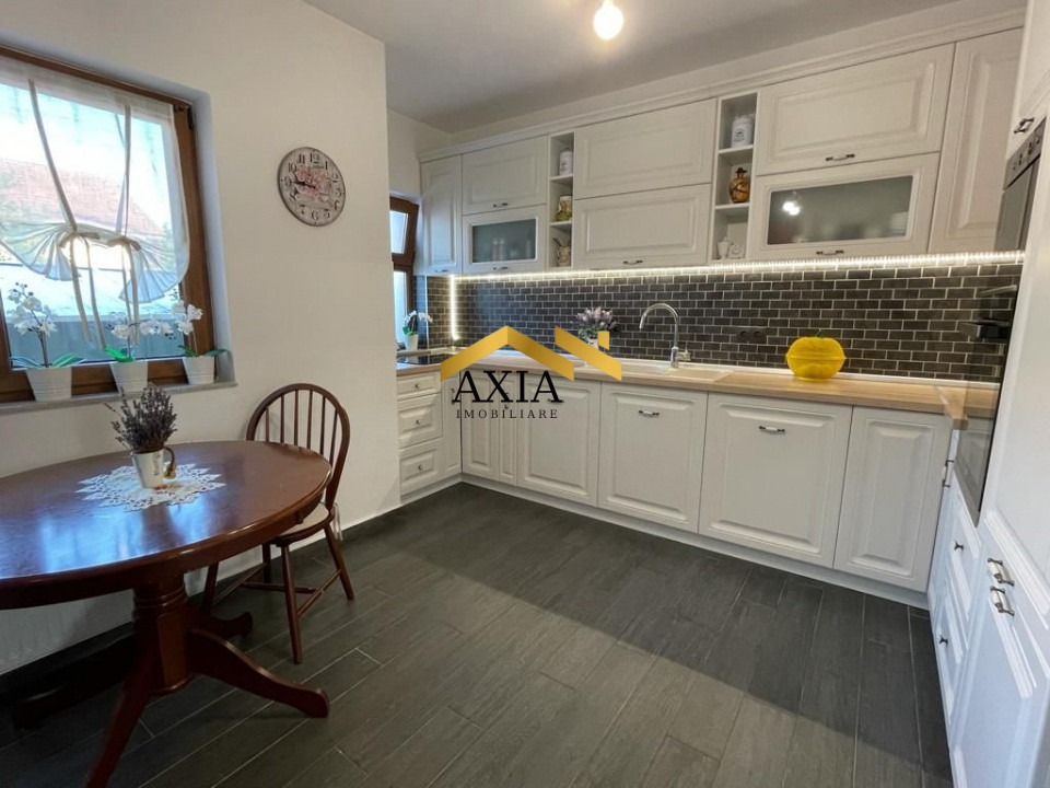 Casă tip duplex de vânzare – Gilău, zonă centrală (3 min de centru)