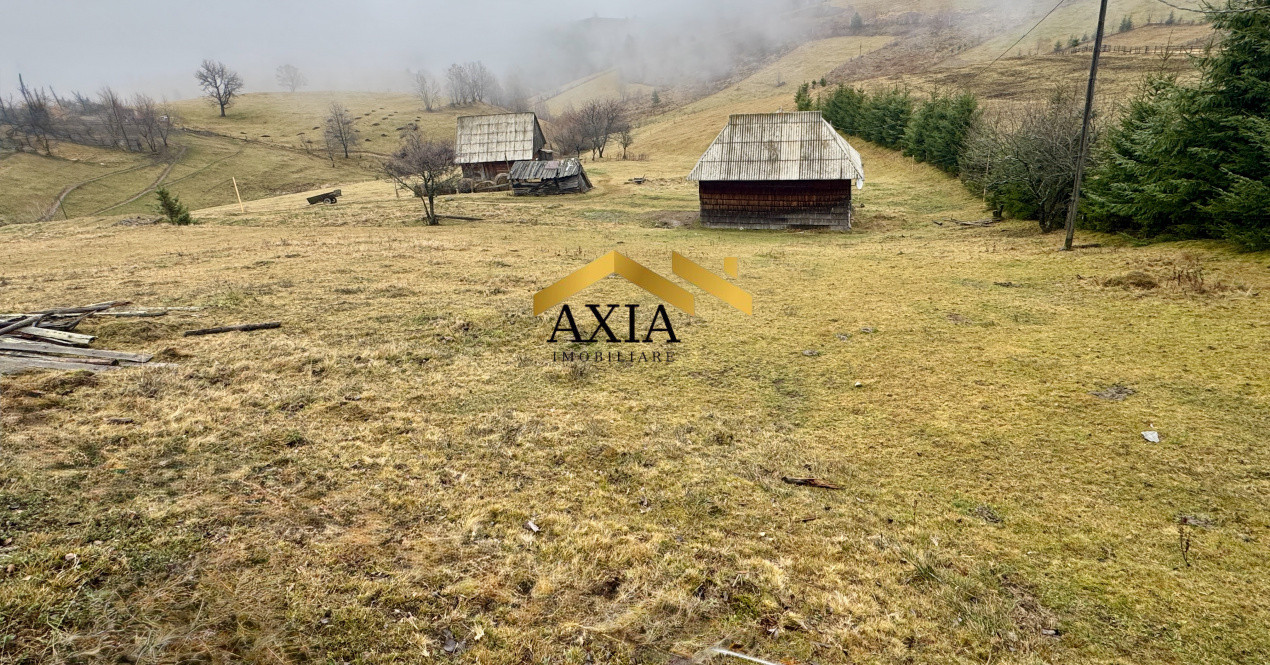 Teren 2.832 mp în Măguri,  zonă montană, cu casă veche și utilități