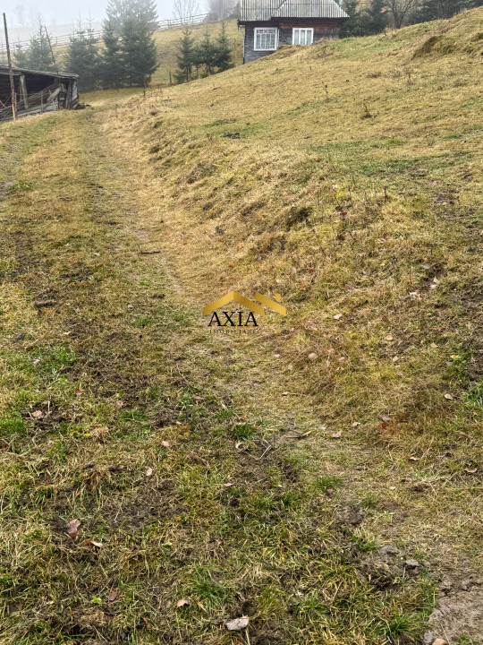 Teren 2.832 mp în Măguri,  zonă montană, cu casă veche și utilități