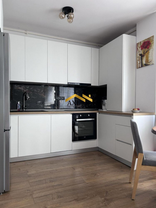 Apartament 3 camere, zona Vivo/Columna!