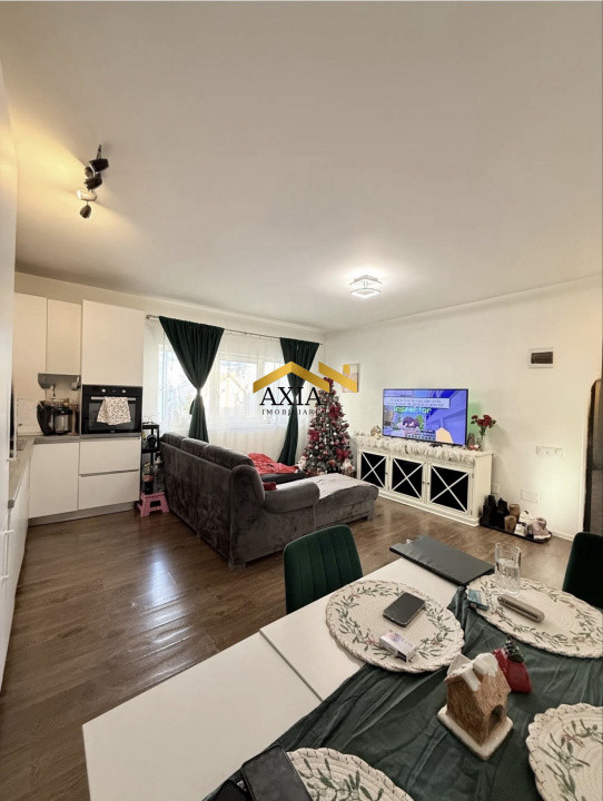 Apartament 3 camere, curte proprie, parcare inclusă – mobilat și utilat