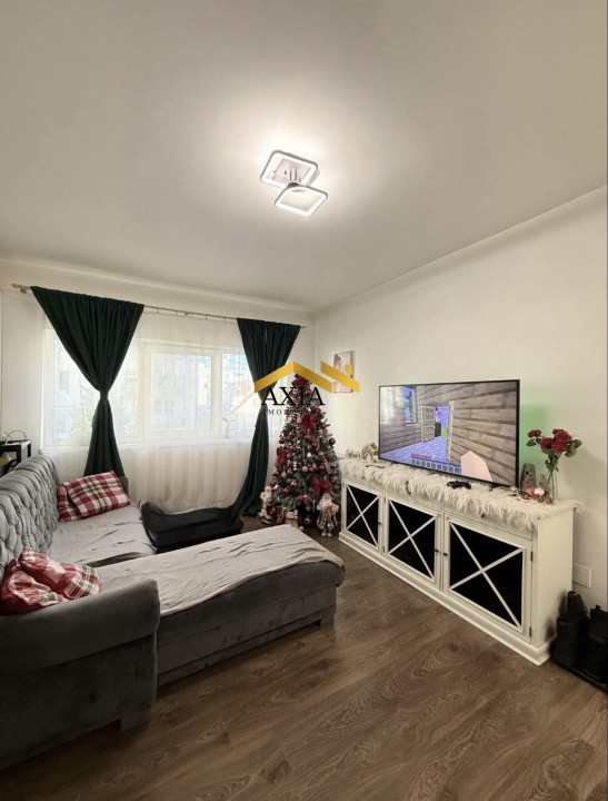 Apartament 3 camere, curte proprie, parcare inclusă – mobilat și utilat