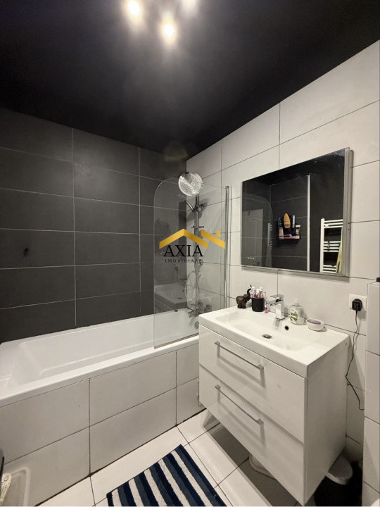 Apartament 3 camere, curte proprie, parcare inclusă – mobilat și utilat