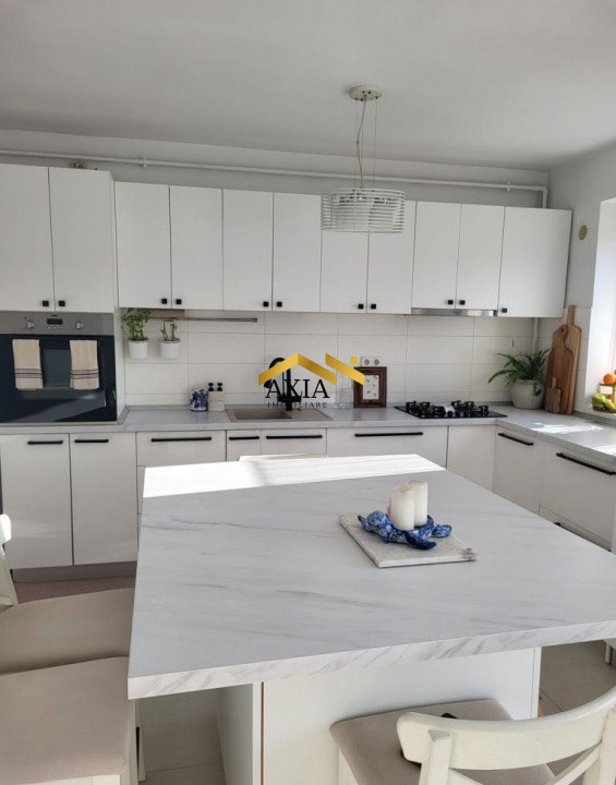 Apartament 3 camere, zonă centrală Cetății, mobilat complet, etaj 1