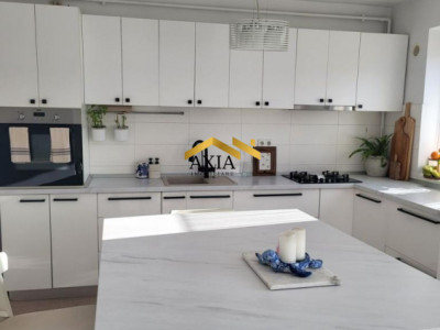 Apartament 3 camere, zonă centrală Cetății, mobilat complet, etaj 1