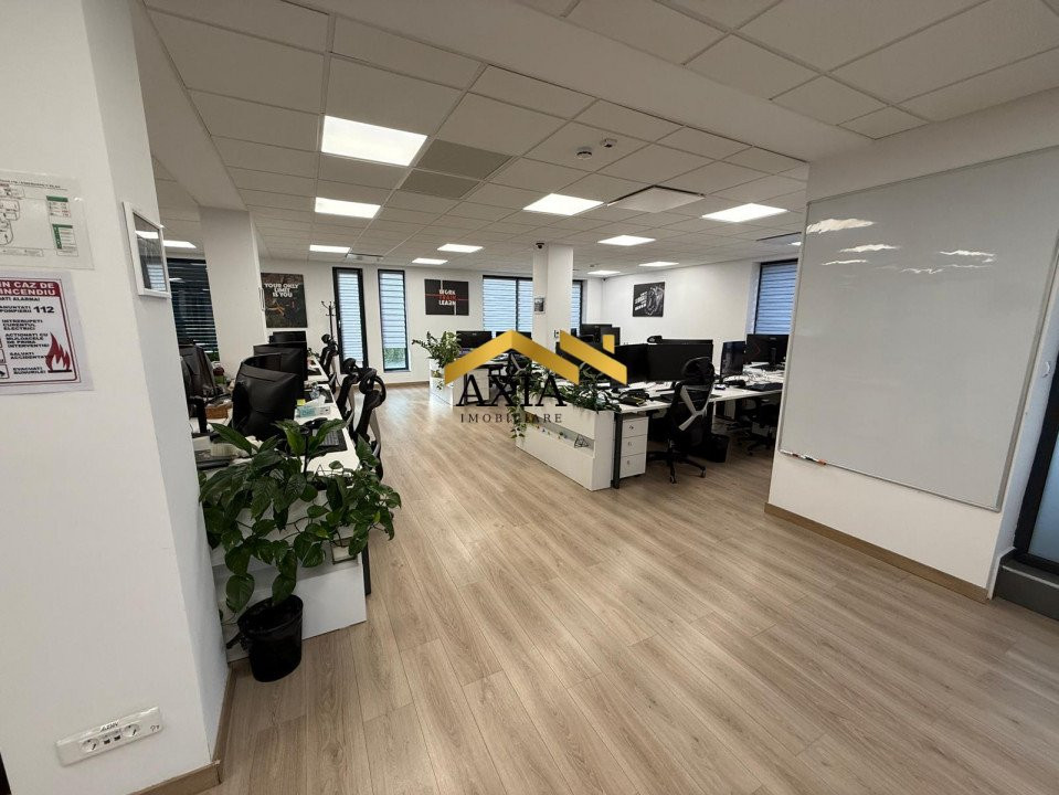 Spațiu de birouri de închiriat – 900 m², parcare inclusă, infrastructură IT